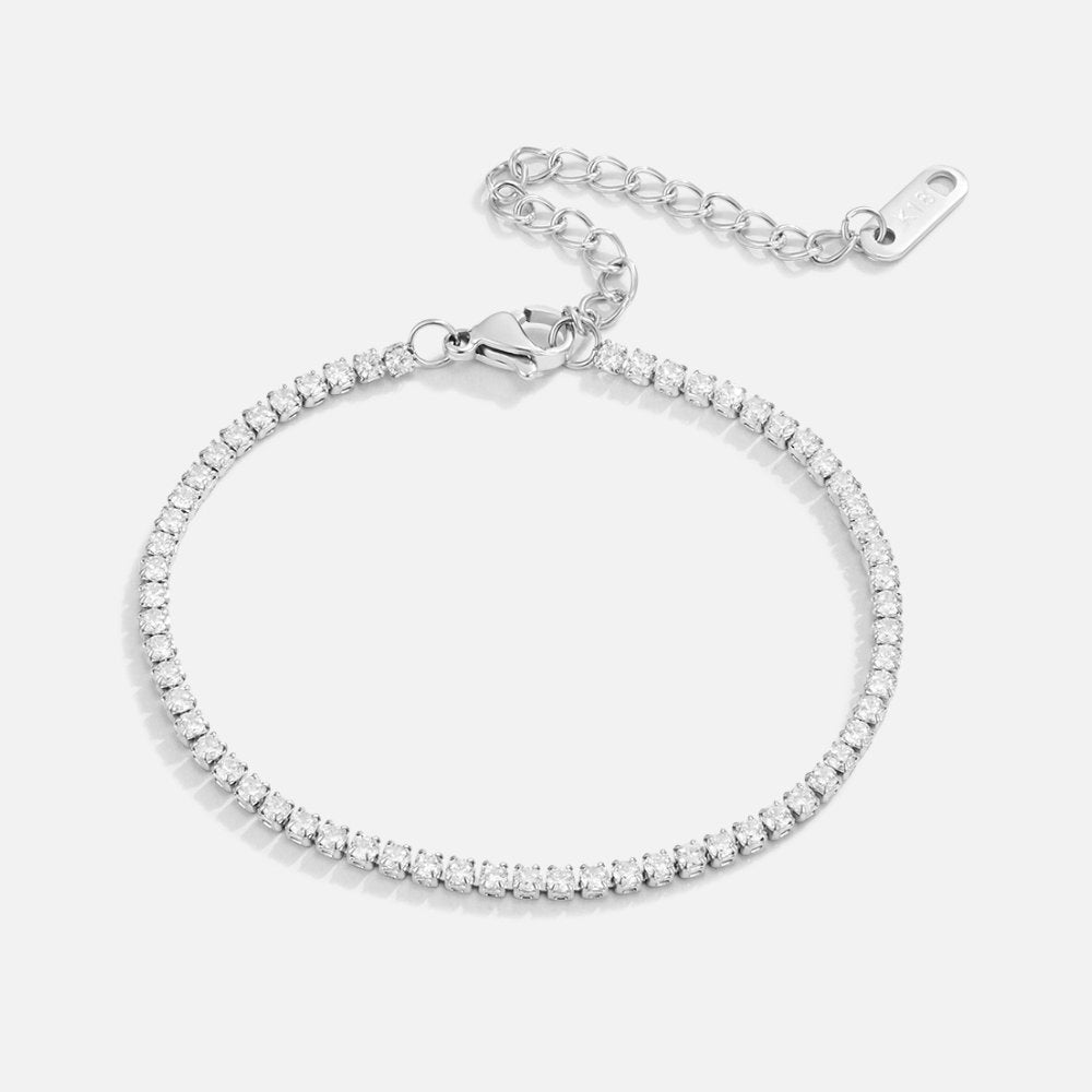 Elegant tennisarmbånd i sølv med diskret zirkonia