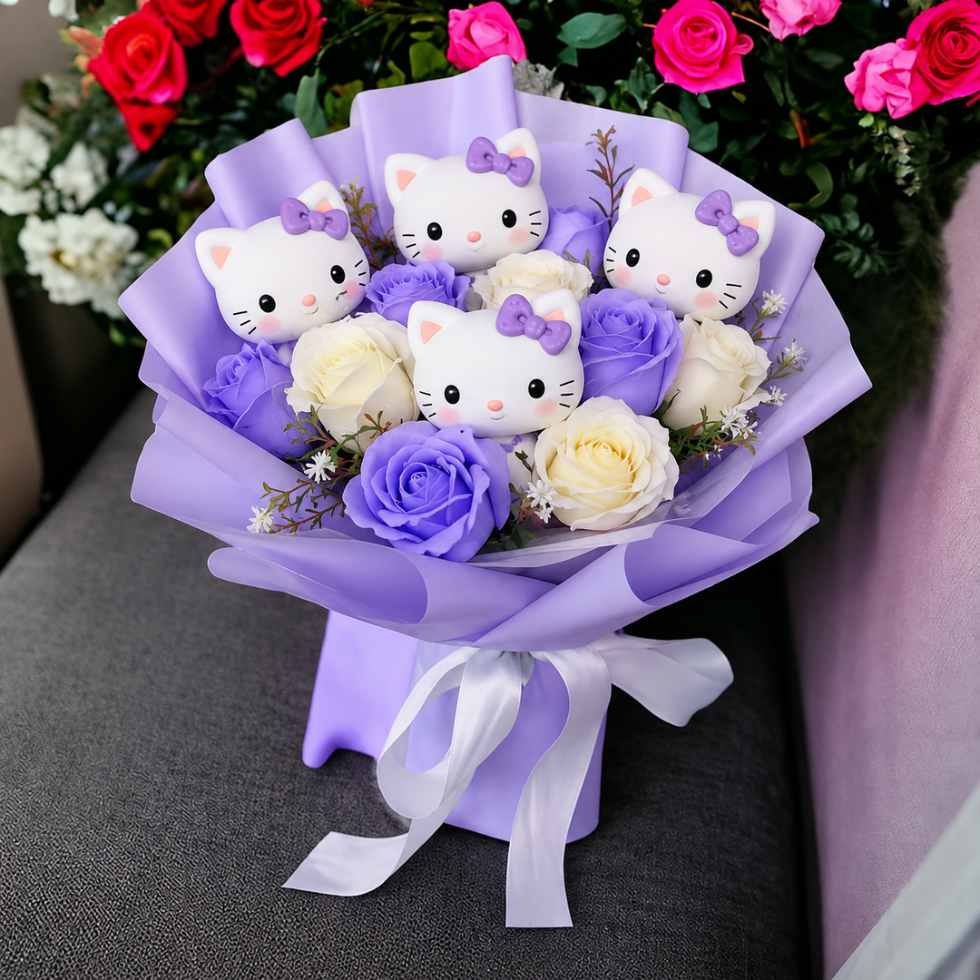 Bouquet af farverige kunstige blomster med Kitty-figurer til gaver og dekoration