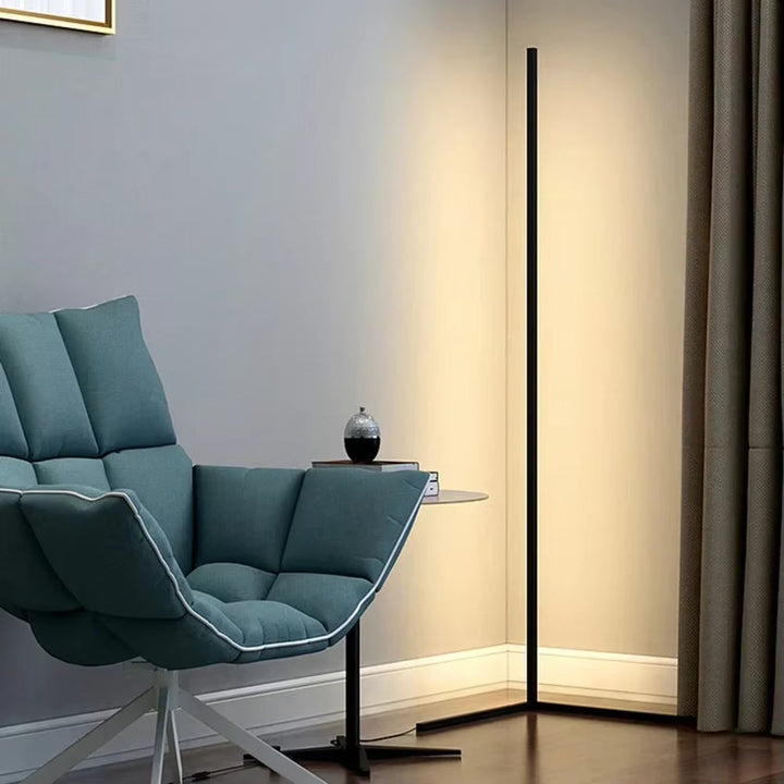 Dæmpbar LED-hjørnegulvlampe med fjernbetjening