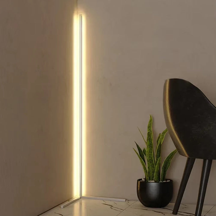 Dæmpbar LED-hjørnegulvlampe med fjernbetjening