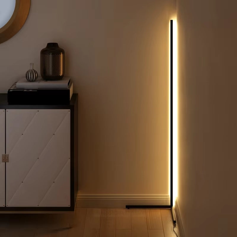 Dæmpbar LED-hjørnegulvlampe med fjernbetjening