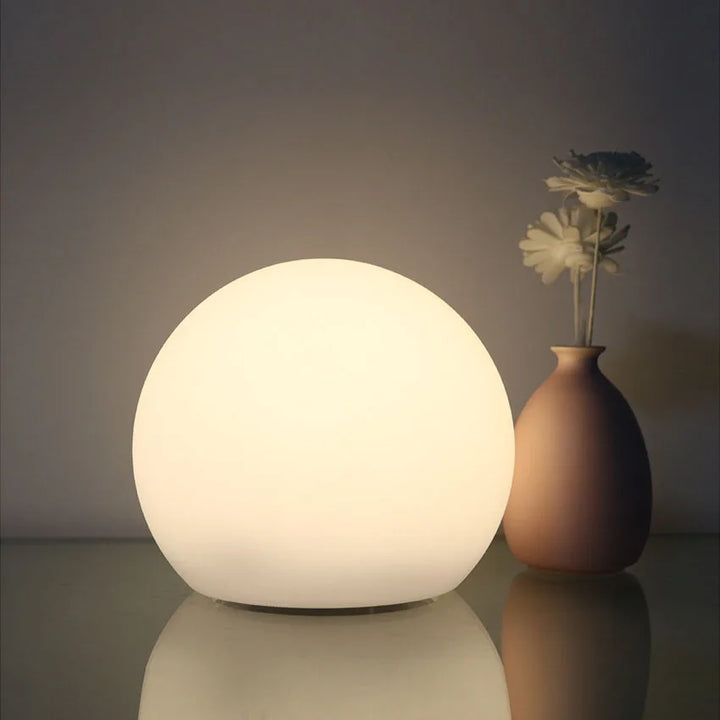 Farverig LED-bordlampe uden ledninger med fjernbetjening