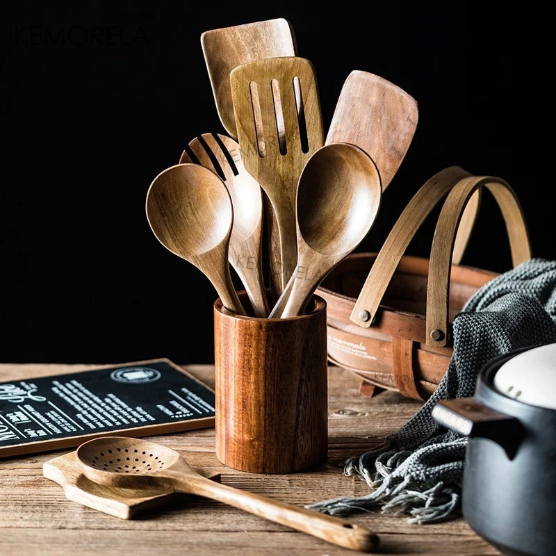 https://cdn.shopify.com/s/files/1/0575/0731/5784/files/elegant-7-delt-kokkenredskabssaet-i-moderne-design-med-ergonomiske-handtag-perfekt-til-enhver-kokkeni-6.jpg?v=1748725498