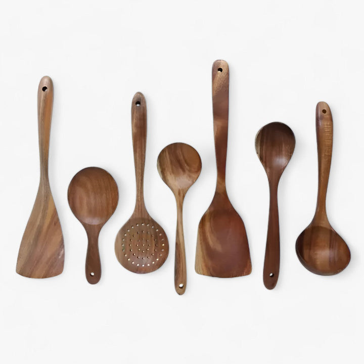 https://cdn.shopify.com/s/files/1/0575/0731/5784/files/elegant-7-delt-kokkenredskabssaet-i-moderne-design-med-ergonomiske-handtag-perfekt-til-enhver-kokkeni-8.jpg?v=1748725502