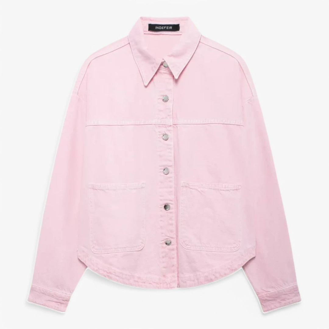 https://cdn.shopify.com/s/files/1/0575/0731/5784/files/elegant-amelie-denimjakke-til-kvinder-let-og-stilfuld-bla-nuance-lukket-syn-alsidig-til-sommermode-w-5.jpg?v=1748712590