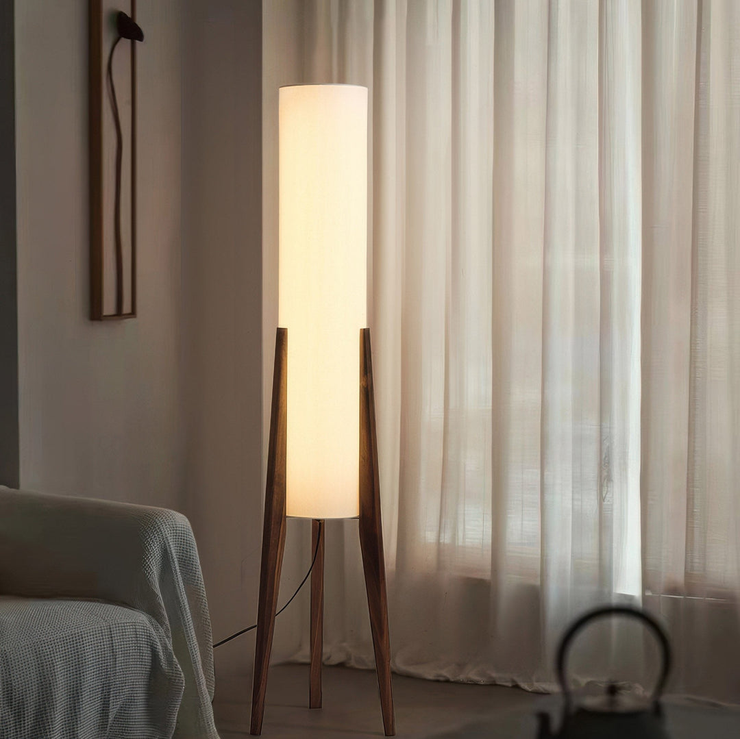 Gulvlampe i Valnød - Moderne & Retrodesign | Kunstlampe