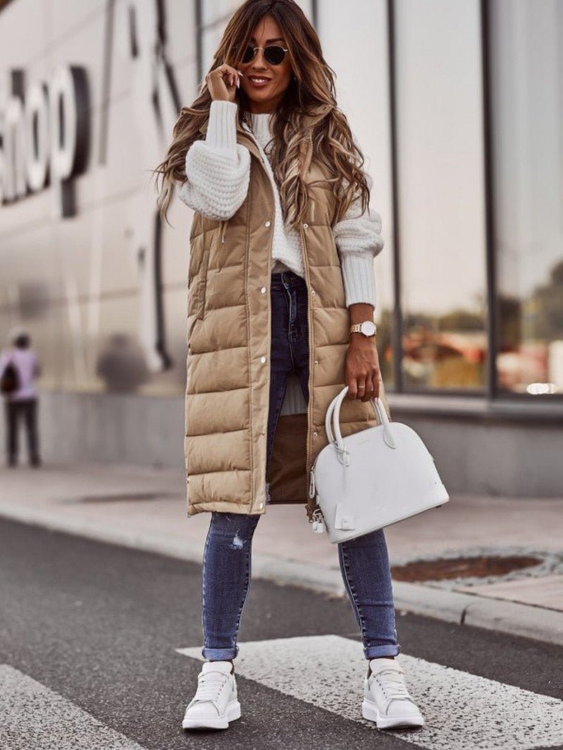https://cdn.shopify.com/s/files/1/0575/0731/5784/files/elegant-kvindevest-i-quiltet-design-knaelang-og-aermelos-ideel-til-vinter-med-lynlas-og-sidelommer-for-7.jpg?v=1750124187