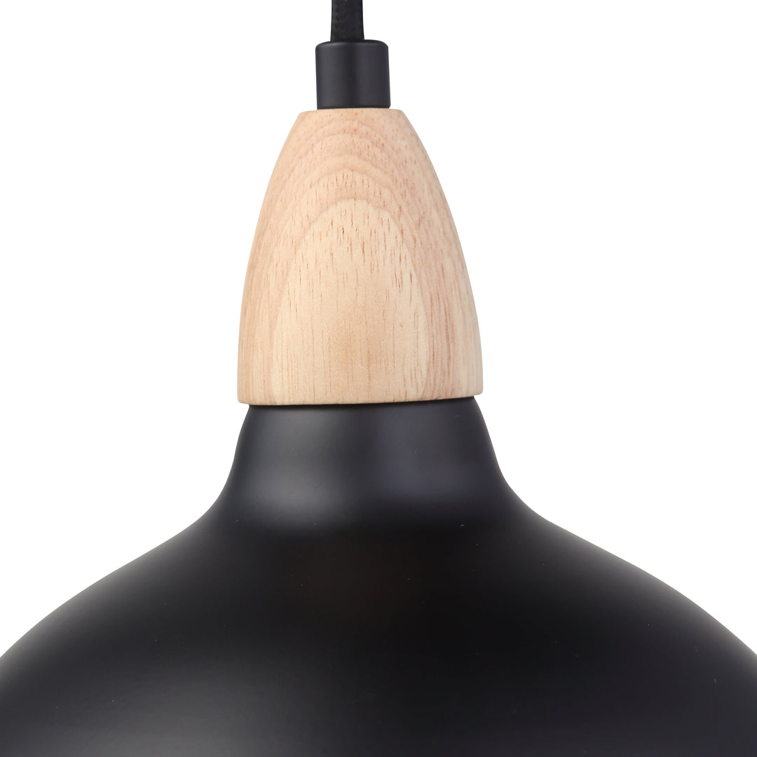 https://cdn.shopify.com/s/files/1/0575/0731/5784/files/elegant-oak-pendel-lampe-o19-i-lyst-trae-og-sort-stilrent-design-til-moderne-og-klassiske-indretninge-7.jpg?v=1750121458