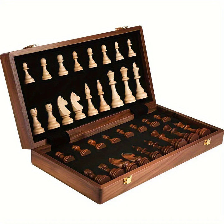 https://cdn.shopify.com/s/files/1/0575/0731/5784/files/elegant-traeskaksaet-med-ekstra-dronninger-klassisk-design-massivt-traebraet-og-brikker-ideelt-til-strat-5.webp?v=1748728288