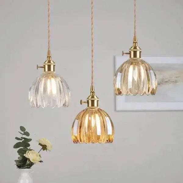 Elegant pendellampe i glas i blomsterform - stemningslys