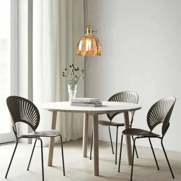 Elegant pendellampe i glas i blomsterform - stemningslys