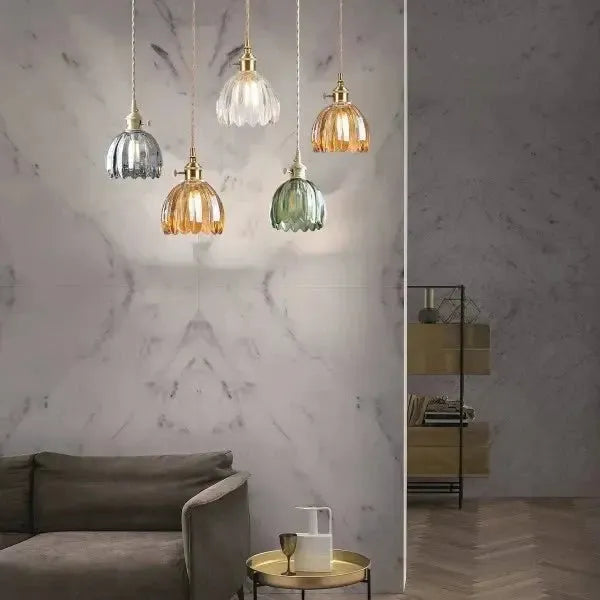 Elegant pendellampe i glas i blomsterform - stemningslys