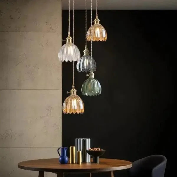 Elegant pendellampe i glas i blomsterform - stemningslys