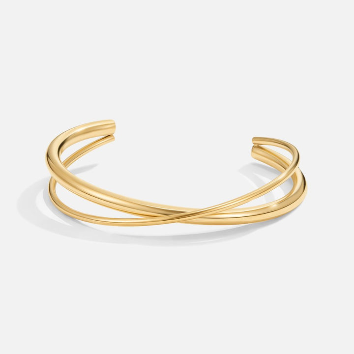 Elegant guldarmbånd med et raffineret twist
