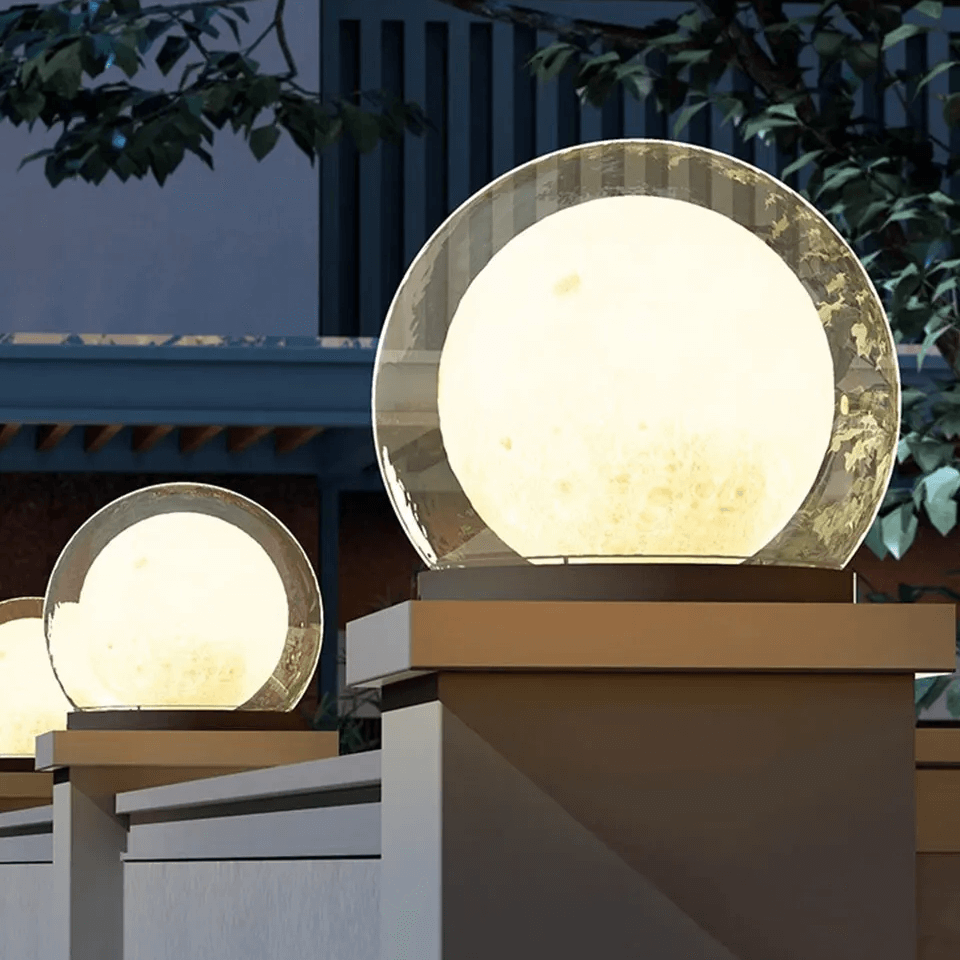 Moderne udendørslampe - Design i måneform