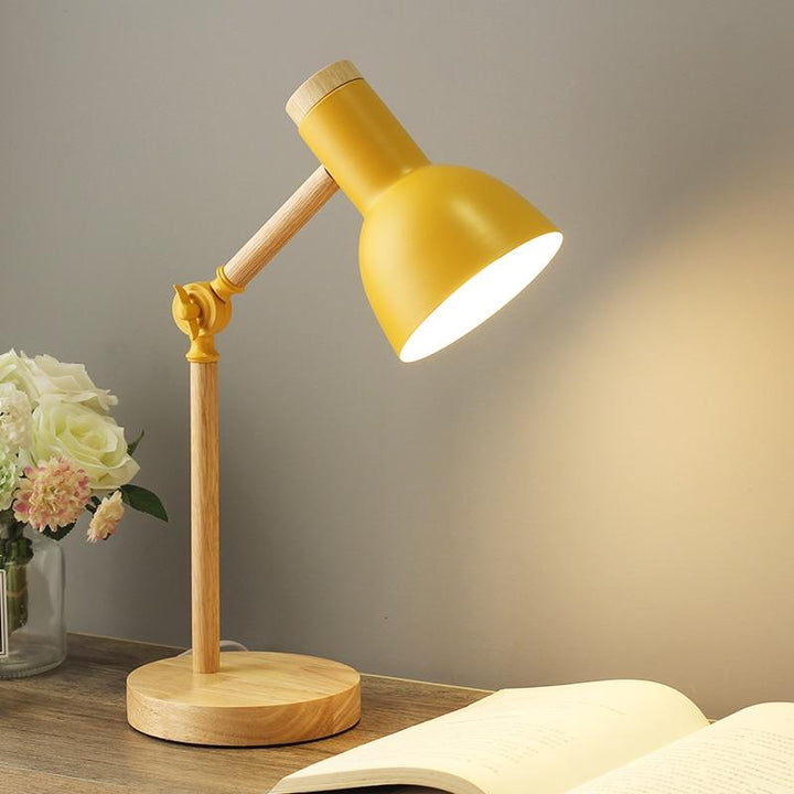 Skandinavisk bordlampe i træ - LumiNord