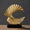 Elegant Halvmåneskulptur – LunarGrace