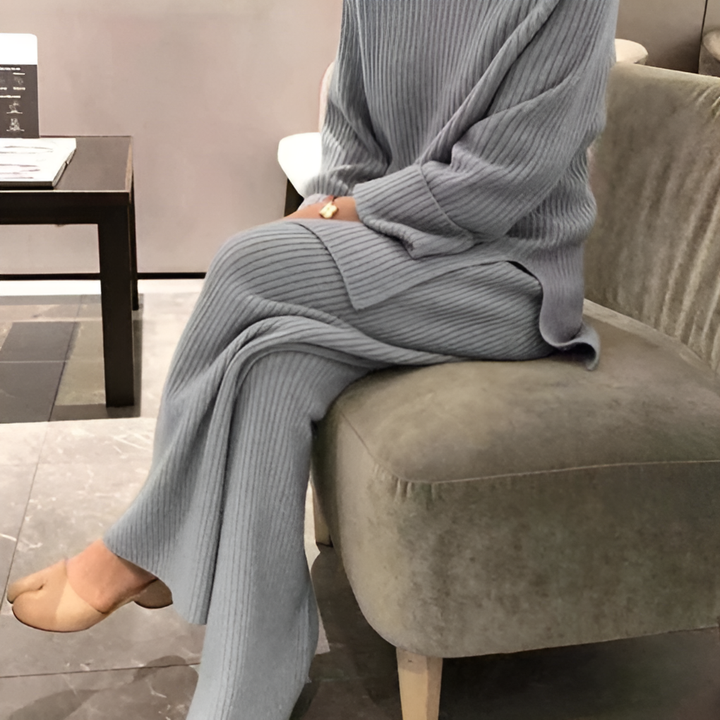 Striksæt med sweater og bukser
