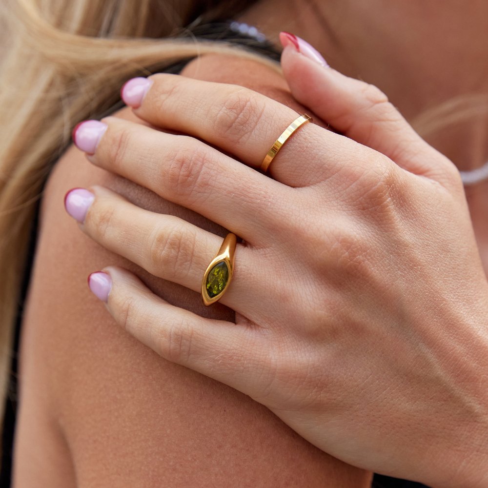 Raffineret ring med grøn zirkonia