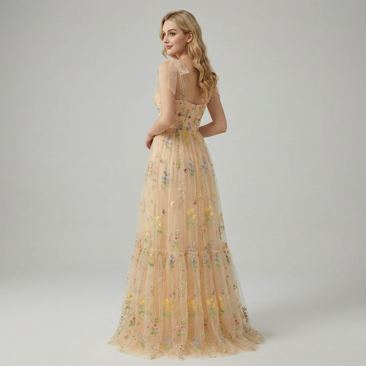 Elegant broderet tyl-ballkjole
