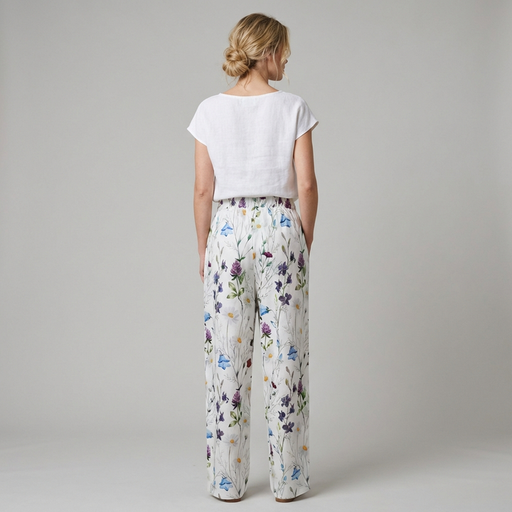 Damebukser med blomsterprint og lige ben