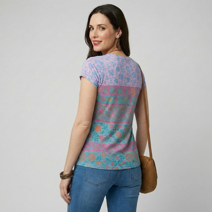 T-shirt med blomsterprint til kvinder