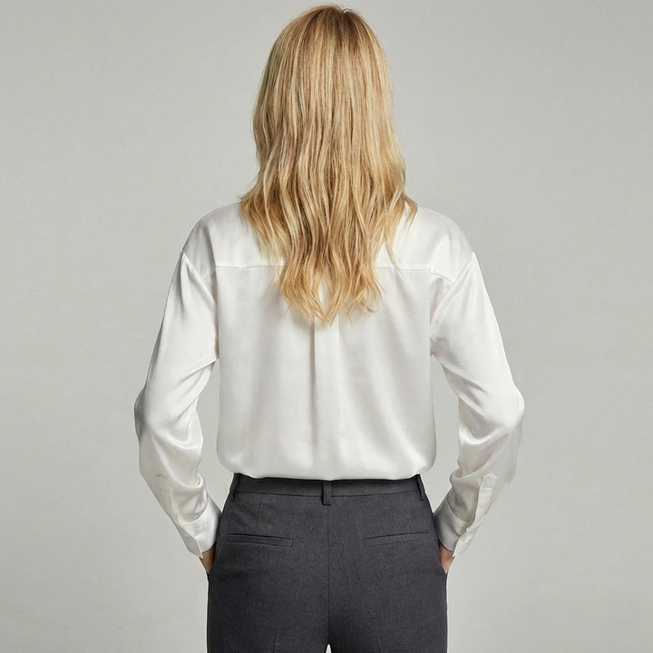 Elegant satin bluse