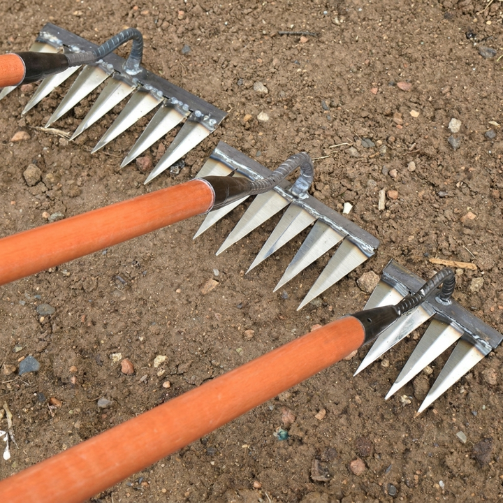 Praktisk havetool med 7‑tands rive