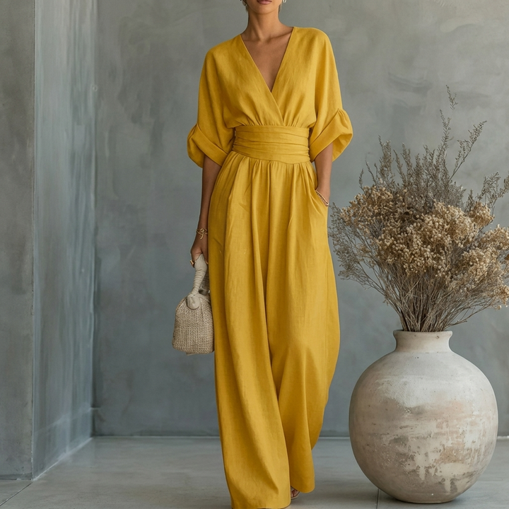 Figursmigrende jumpsuit med V-udskæring