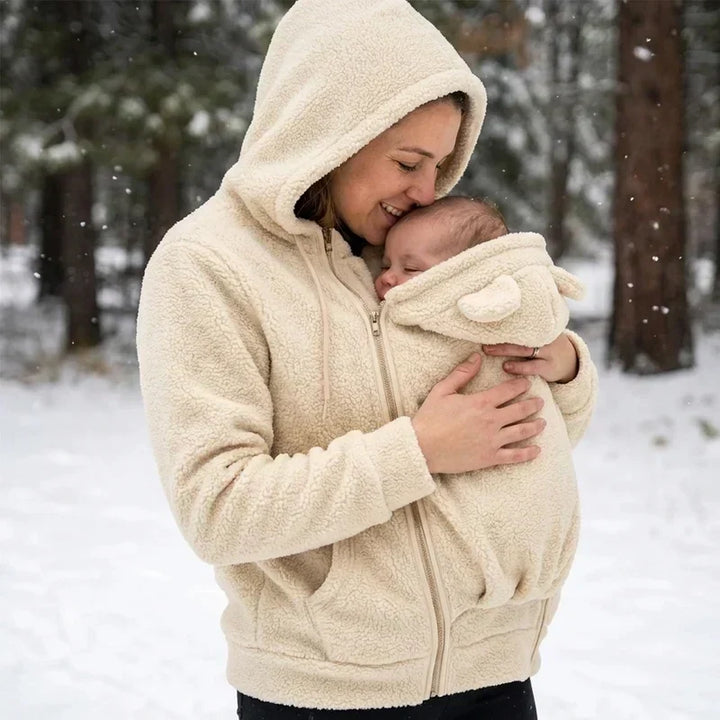 Blød fleece-hoodie til babybæring med forlomme
