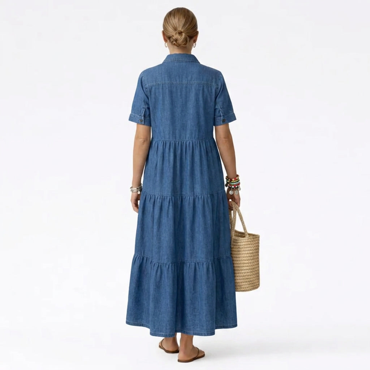 Denim-print midikjole – afslappet snit med knaplukning foran