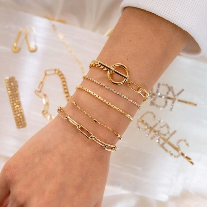 Geometrisk armbånd i guldfarvet design