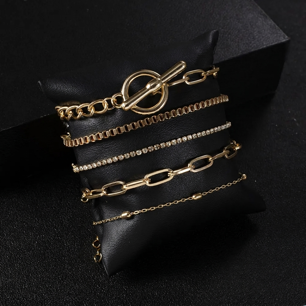 Geometrisk armbånd i guldfarvet design