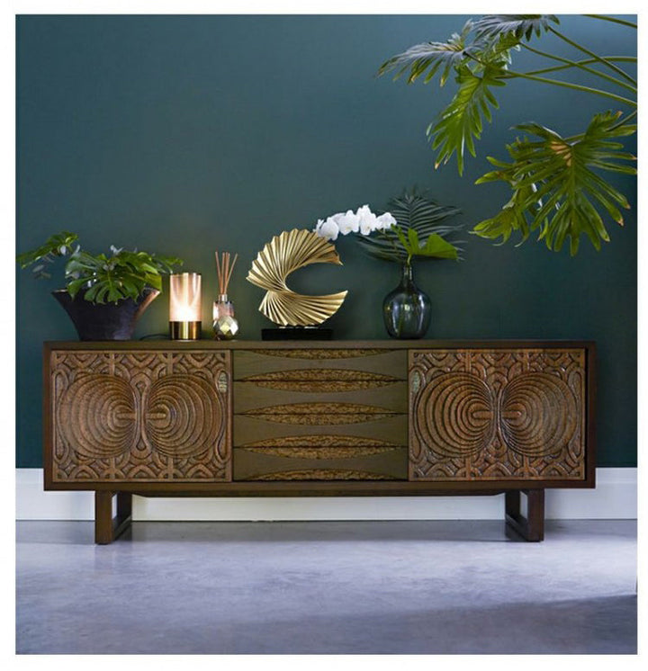 Elegant Halvmåneskulptur – LunarGrace