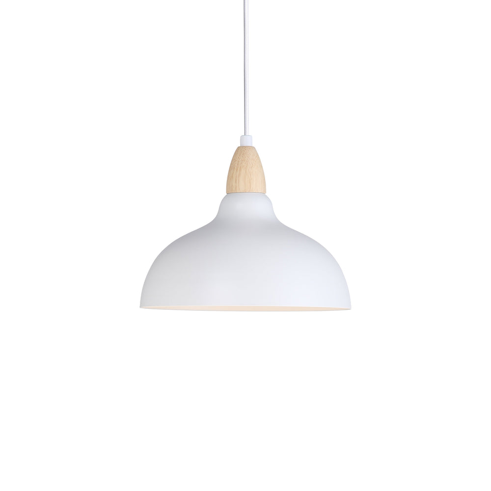 https://cdn.shopify.com/s/files/1/0575/0731/5784/files/hvid-pendel-o24-med-matte-traedetaljer-stilrent-design-til-moderne-interior-ideel-til-stue-og-kokken--3.jpg?v=1750121062