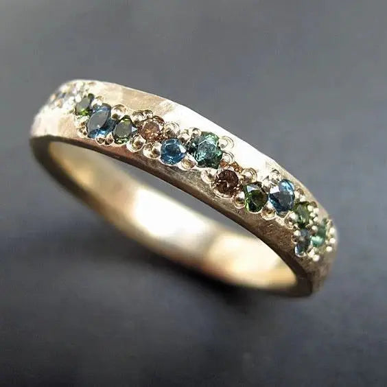 Elegant guldring med raffinerede detaljer