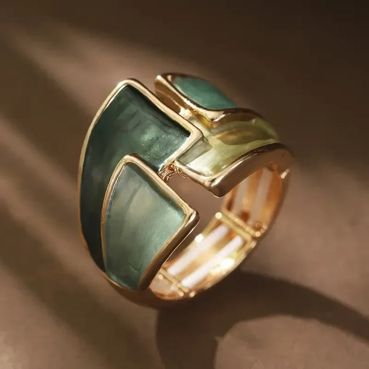 Elegant guldring med blade