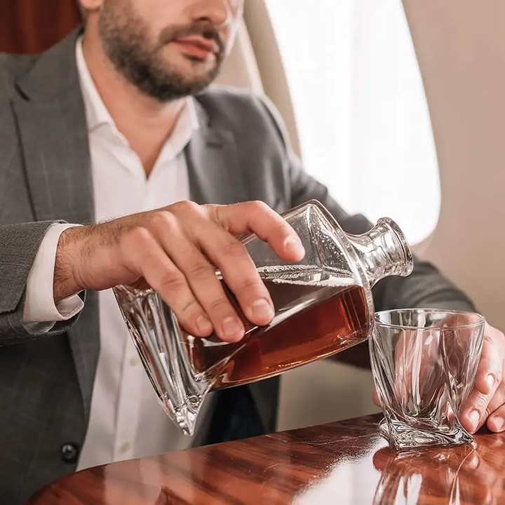 Luksuriøst sæt af karaffel og krystalglas – WhiskeyWave