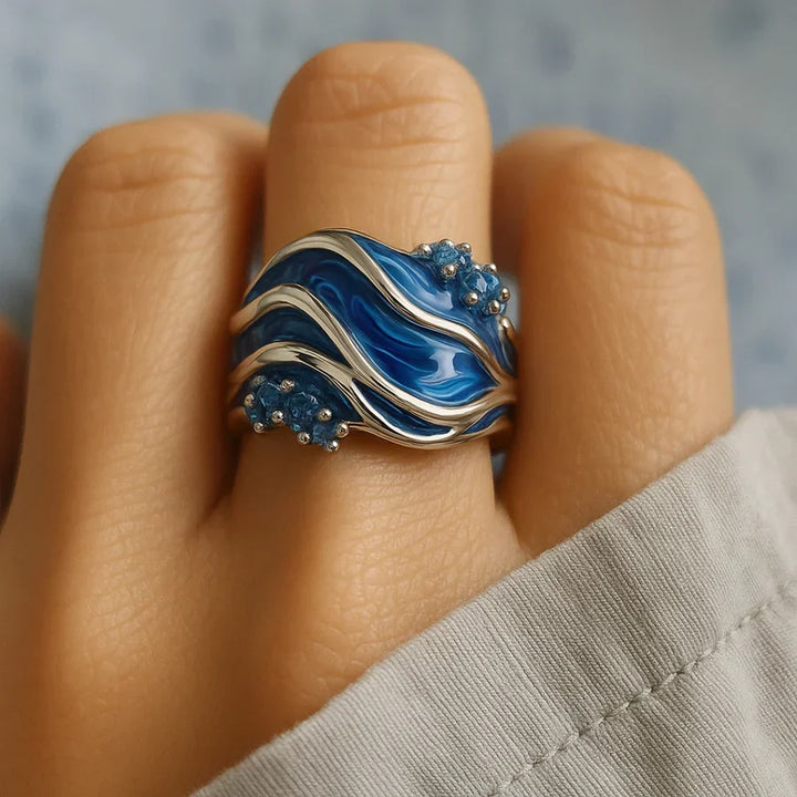 Elegant guldring med bølgemotiv