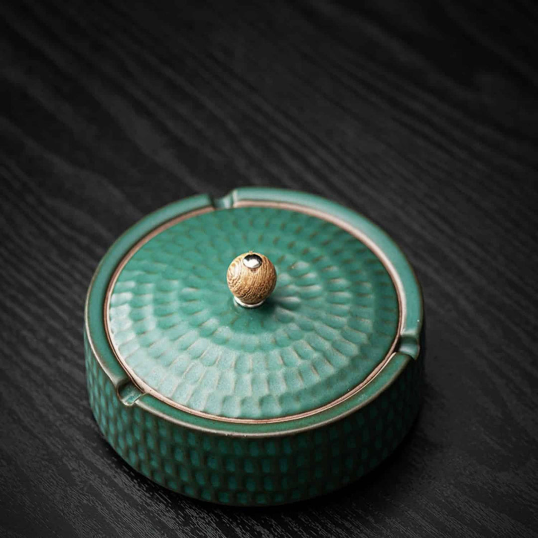Håndlavet askebæger i keramik med trælåg, 12,5 cm