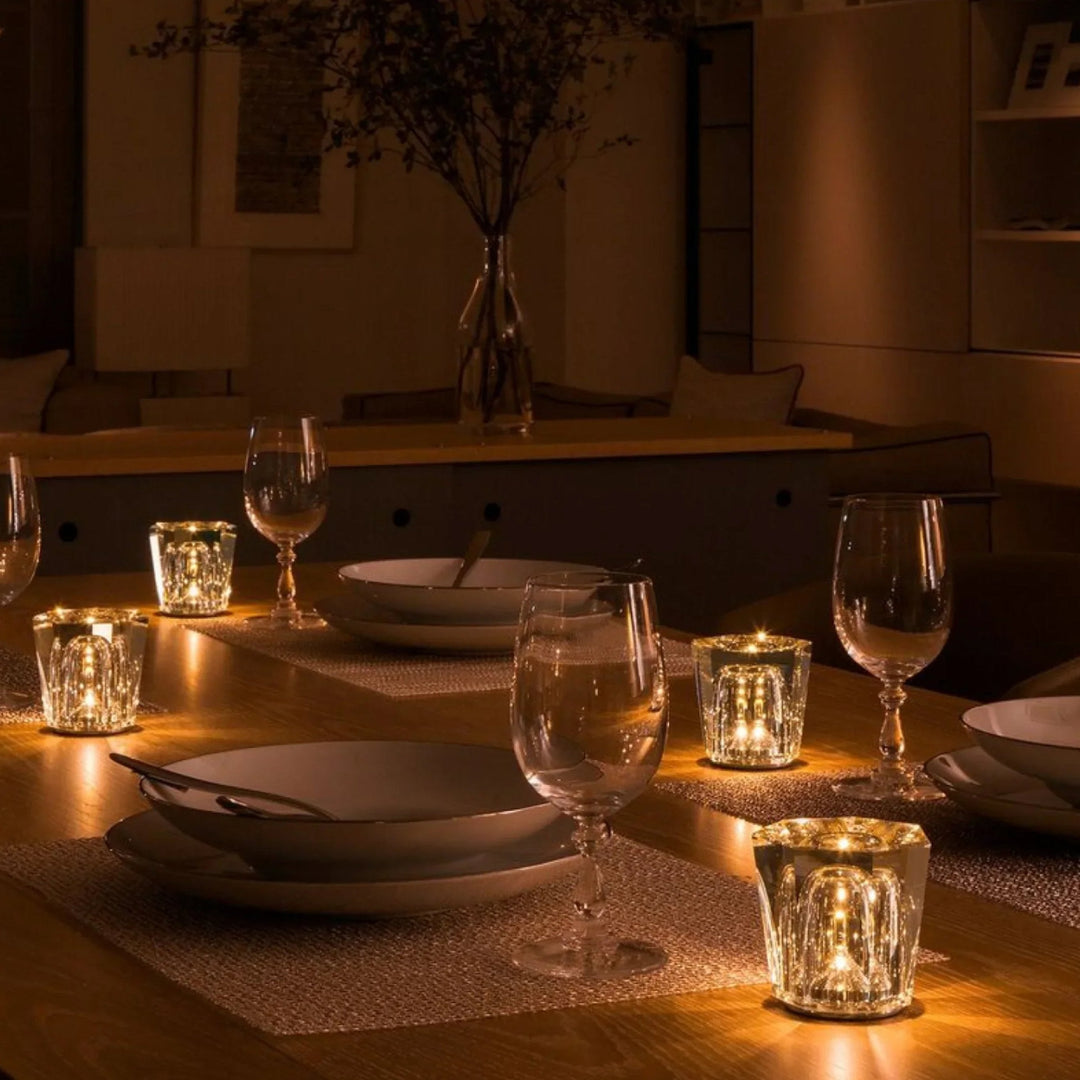 VÉLORIA bordlampe i krystal | Diamantformet design og 360° lysspil | Trådløs og USB-opladelig | Op til 12 timers lystid