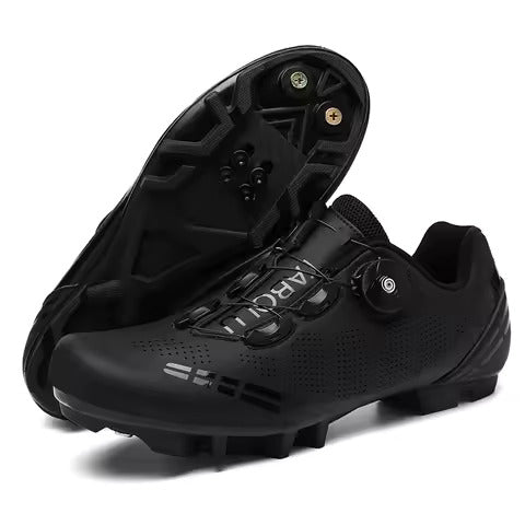 https://cdn.shopify.com/s/files/1/0575/0731/5784/files/komfortable-cykelsko-med-skridsikker-sal-og-justerbar-pasform-designet-til-optimal-cykelkomfort-og-s-6.jpg?v=1748698616
