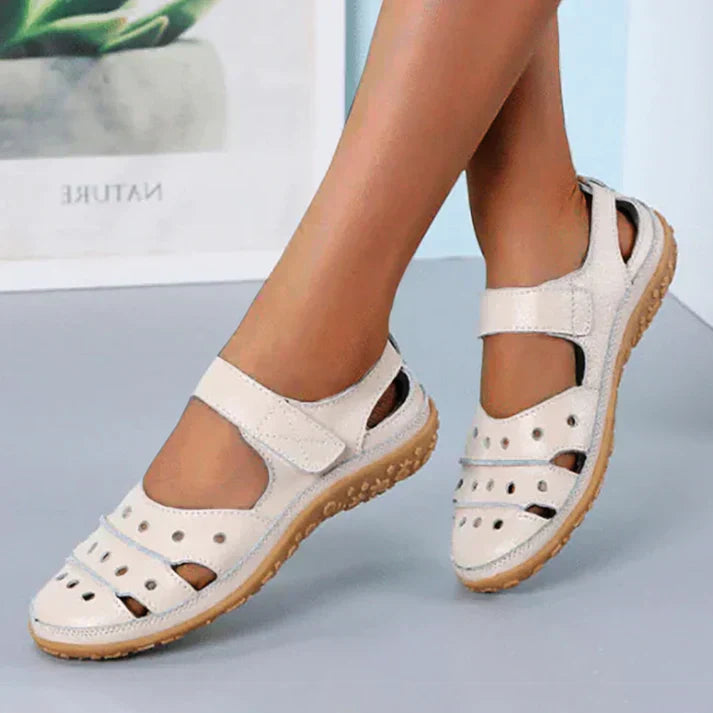 https://cdn.shopify.com/s/files/1/0575/0731/5784/files/komfortable-dame-sandaler-med-lukket-ta-justerbar-velcro-og-fleksibel-sal-ideel-til-bybrug-eller-afs-3.webp?v=1748703047