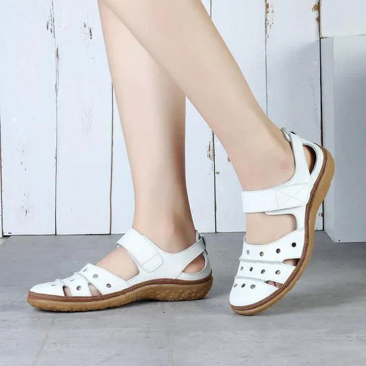 https://cdn.shopify.com/s/files/1/0575/0731/5784/files/komfortable-dame-sandaler-med-lukket-ta-justerbar-velcro-og-fleksibel-sal-ideel-til-bybrug-eller-afs-4.webp?v=1748703049