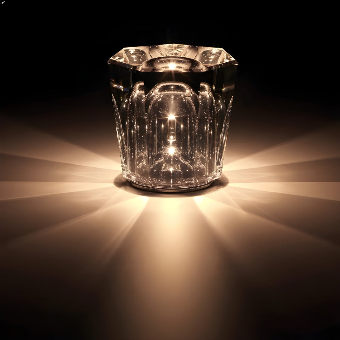 VÉLORIA bordlampe i krystal | Diamantformet design og 360° lysspil | Trådløs og USB-opladelig | Op til 12 timers lystid