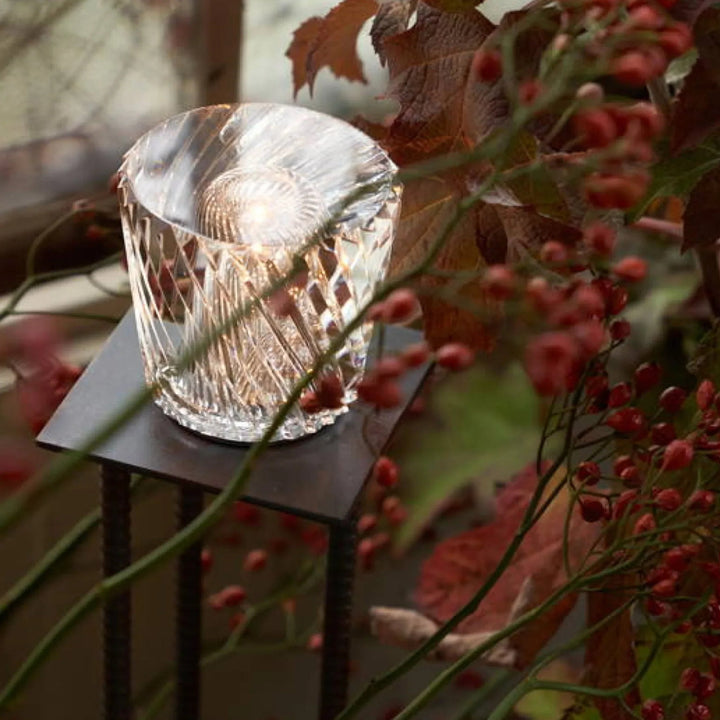 VÉLORIA bordlampe i krystal | Diamantformet design og 360° lysspil | Trådløs og USB-opladelig | Op til 12 timers lystid