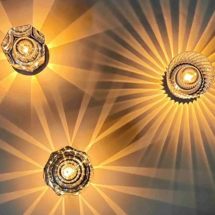 VÉLORIA bordlampe i krystal | Diamantformet design og 360° lysspil | Trådløs og USB-opladelig | Op til 12 timers lystid