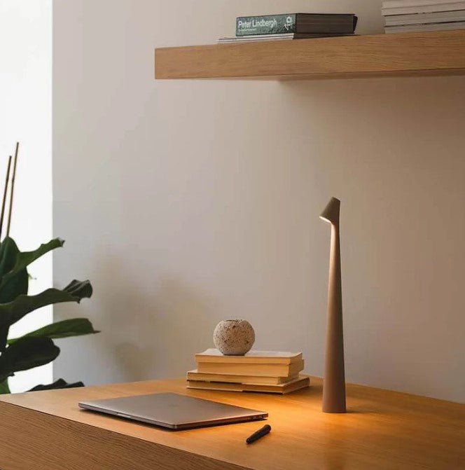 Genopladelig LED-bordlampe – ledningsfri, dæmpbar, moderne belysning