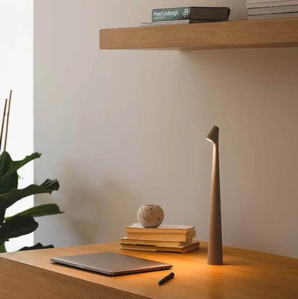 Genopladelig LED-bordlampe – ledningsfri, dæmpbar, moderne belysning