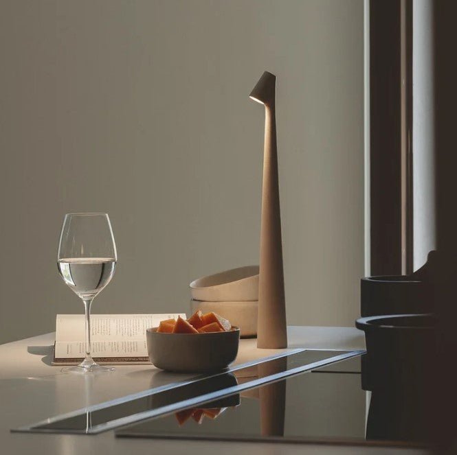 Genopladelig LED-bordlampe – ledningsfri, dæmpbar, moderne belysning